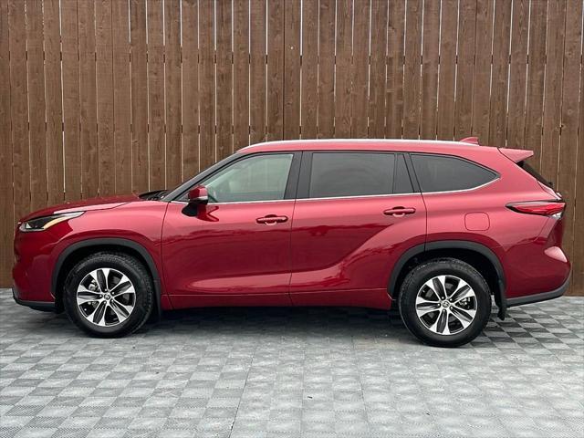 used 2021 Toyota Highlander car, priced at $38,598