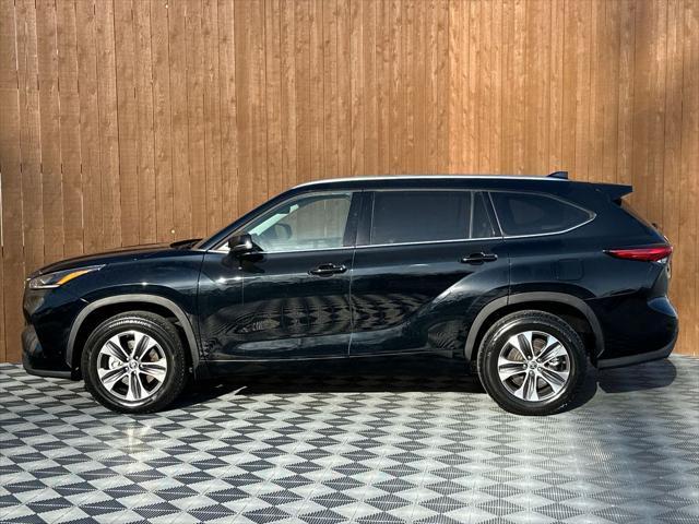 used 2021 Toyota Highlander car, priced at $34,998