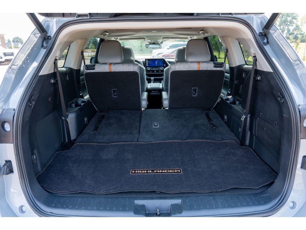 used 2023 Toyota Highlander Hybrid car, priced at $35,966