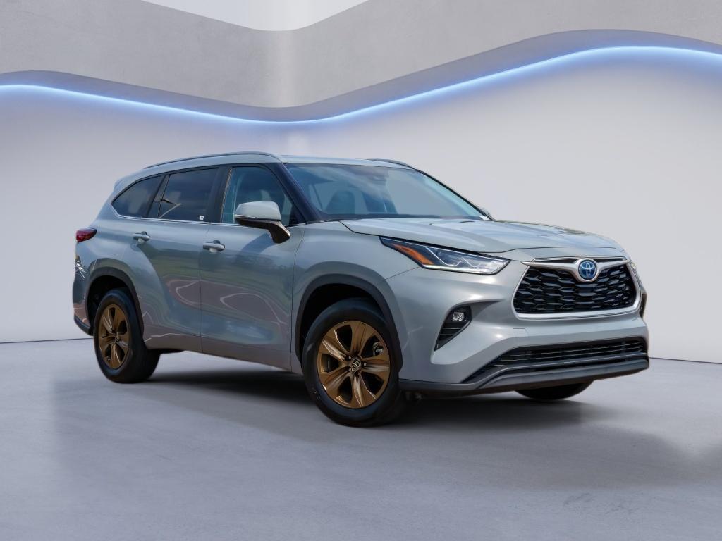 used 2023 Toyota Highlander Hybrid car, priced at $35,966