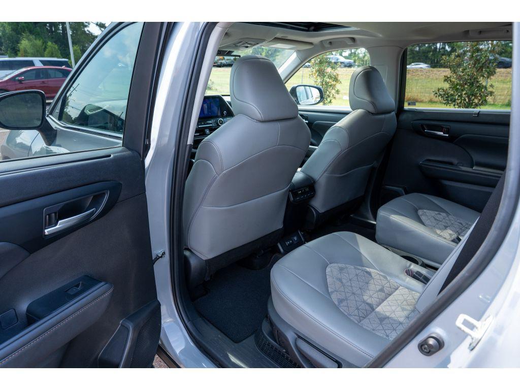 used 2023 Toyota Highlander Hybrid car, priced at $35,966