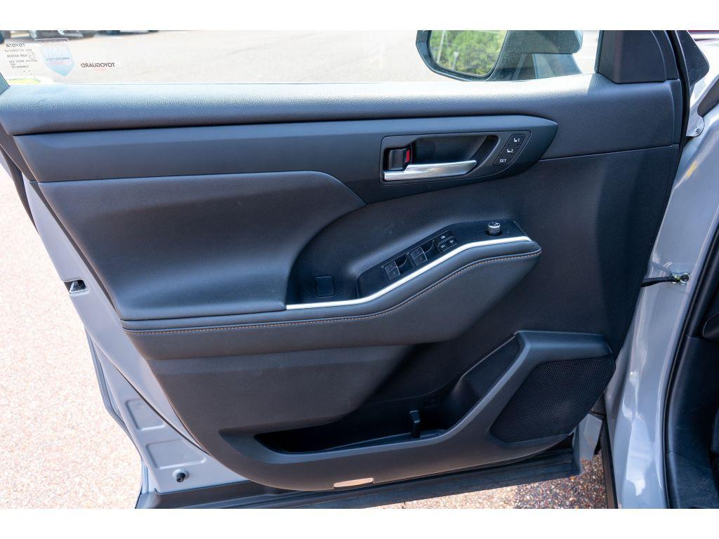 used 2023 Toyota Highlander Hybrid car, priced at $35,966