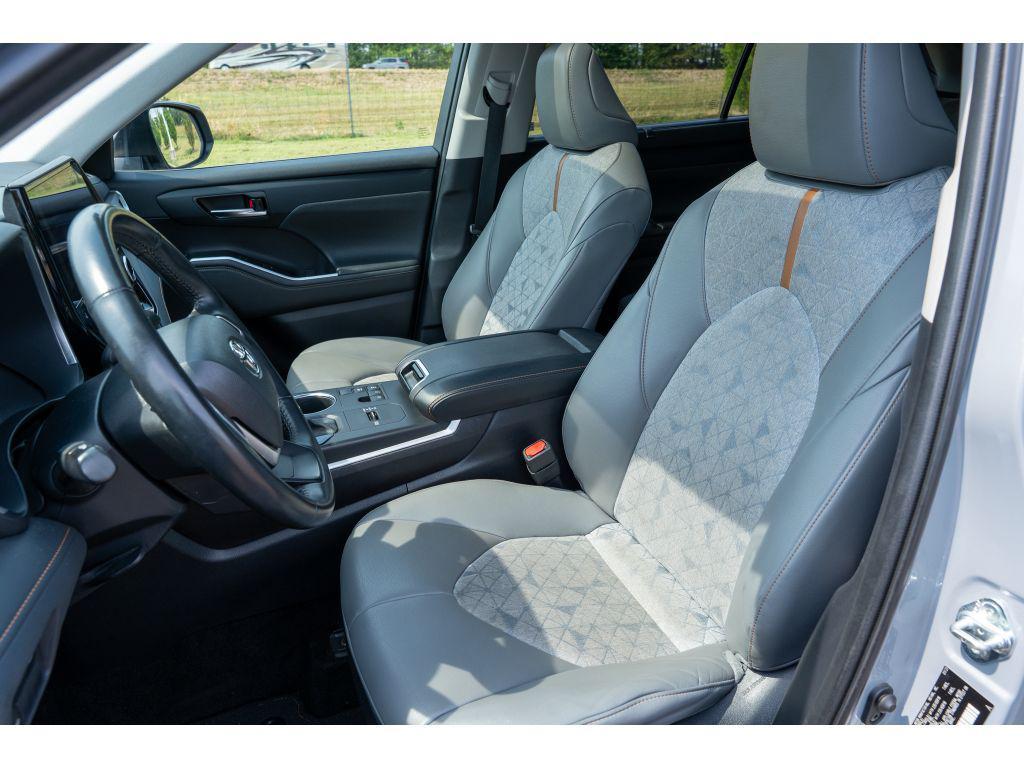 used 2023 Toyota Highlander Hybrid car, priced at $35,966
