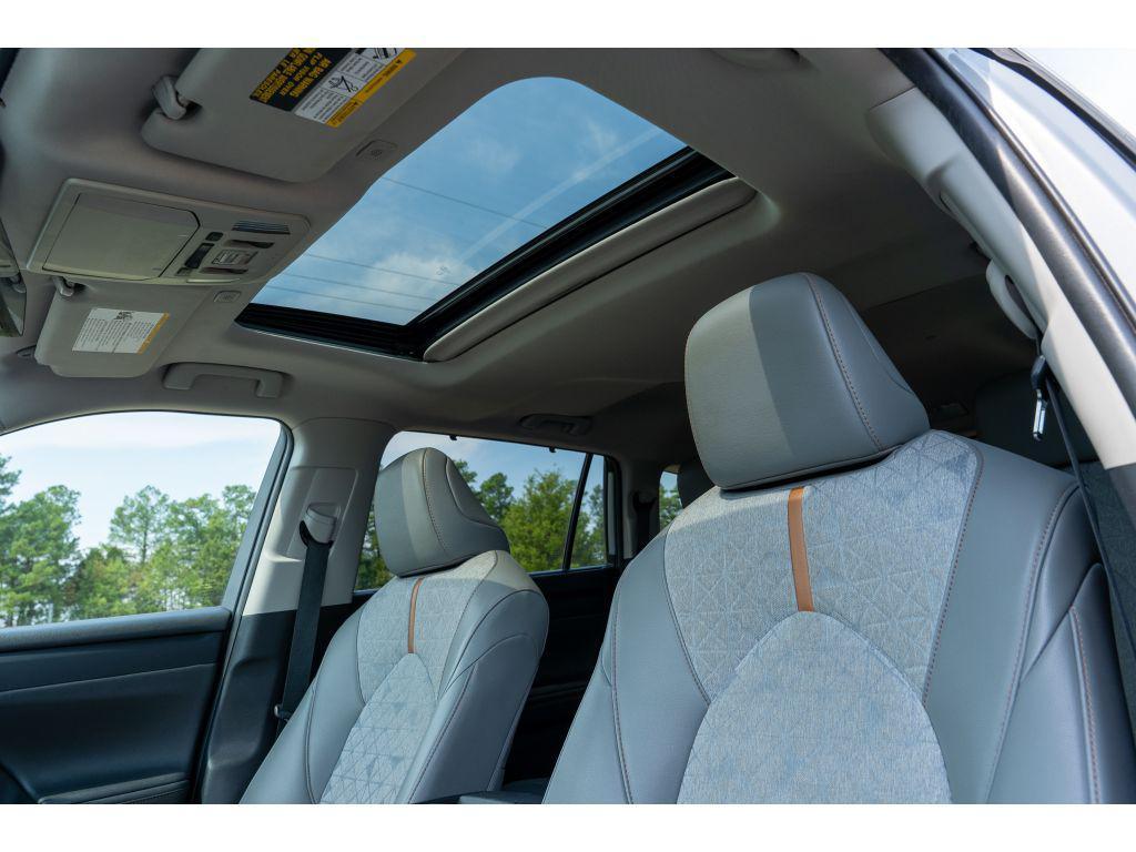 used 2023 Toyota Highlander Hybrid car, priced at $35,966