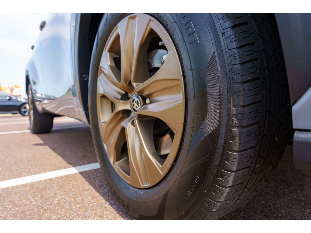 used 2023 Toyota Highlander Hybrid car, priced at $35,966