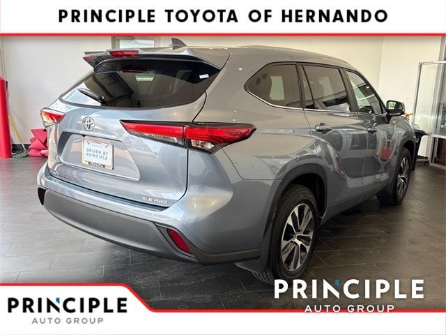 used 2023 Toyota Highlander car, priced at $39,200