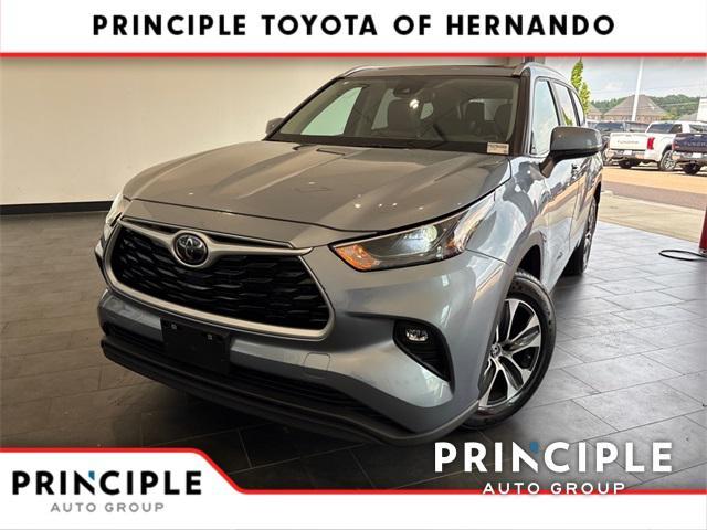 used 2023 Toyota Highlander car, priced at $39,200