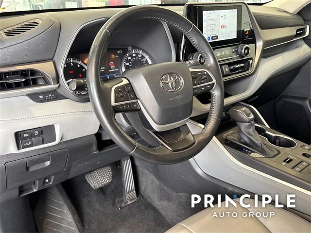 used 2023 Toyota Highlander car, priced at $39,200