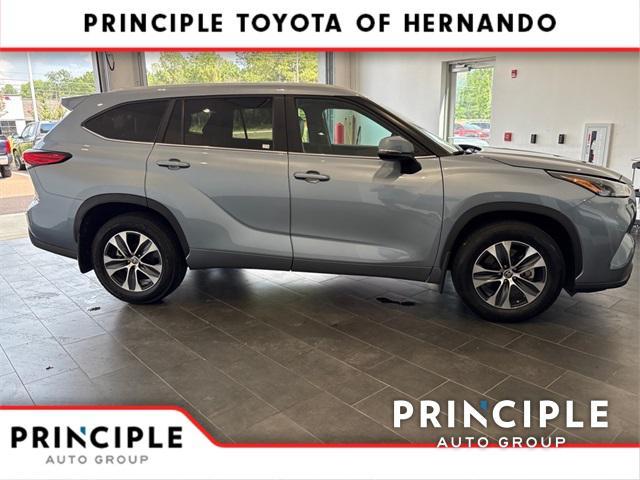 used 2023 Toyota Highlander car, priced at $39,200
