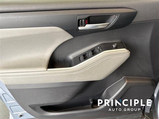 used 2023 Toyota Highlander car, priced at $39,200