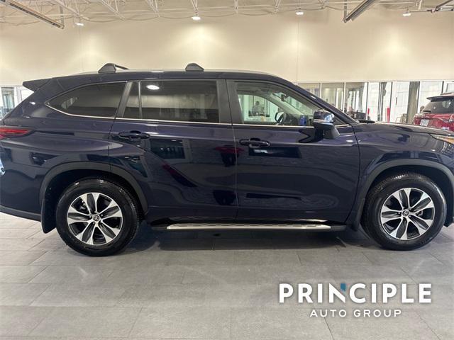 used 2024 Toyota Highlander car, priced at $43,900
