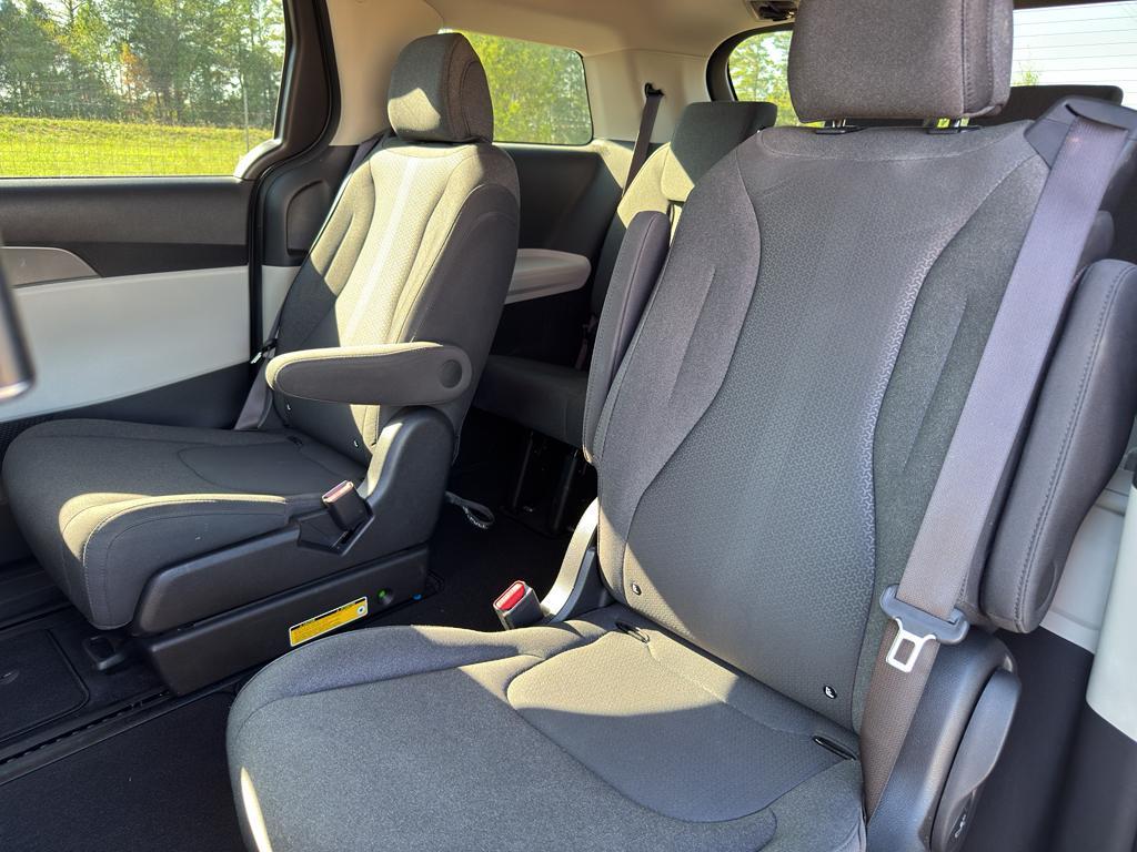 used 2022 Kia Carnival car, priced at $19,350