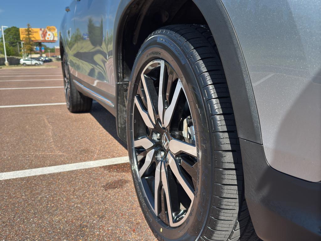 used 2021 Honda Pilot car, priced at $31,000