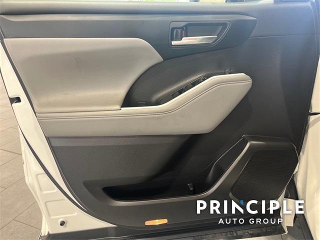 used 2023 Toyota Highlander car, priced at $38,800