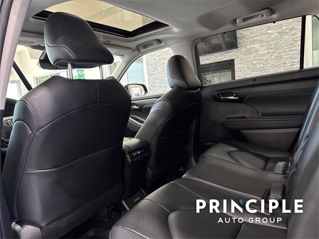 used 2025 Toyota Highlander car, priced at $46,400