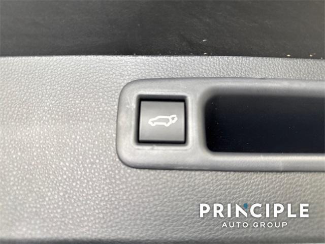 used 2025 Toyota Highlander car, priced at $46,400