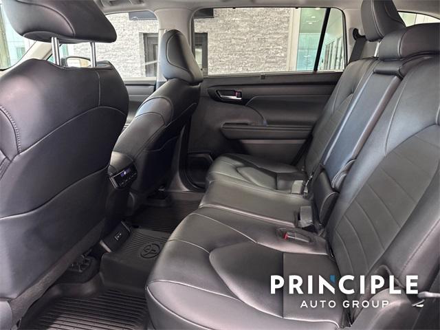 used 2025 Toyota Highlander car, priced at $46,400