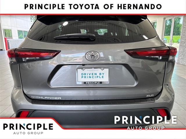 used 2025 Toyota Highlander car, priced at $46,400