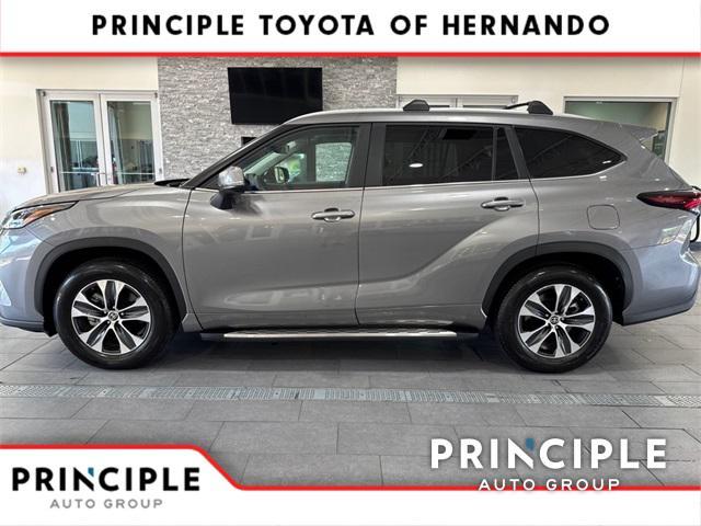 used 2025 Toyota Highlander car, priced at $46,400