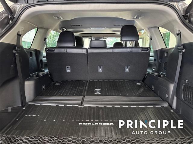 used 2025 Toyota Highlander car, priced at $46,400