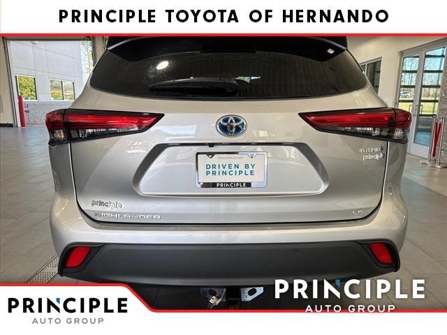 used 2023 Toyota Highlander Hybrid car, priced at $37,000