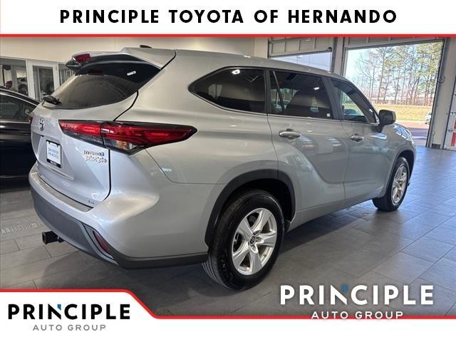 used 2023 Toyota Highlander Hybrid car, priced at $37,000