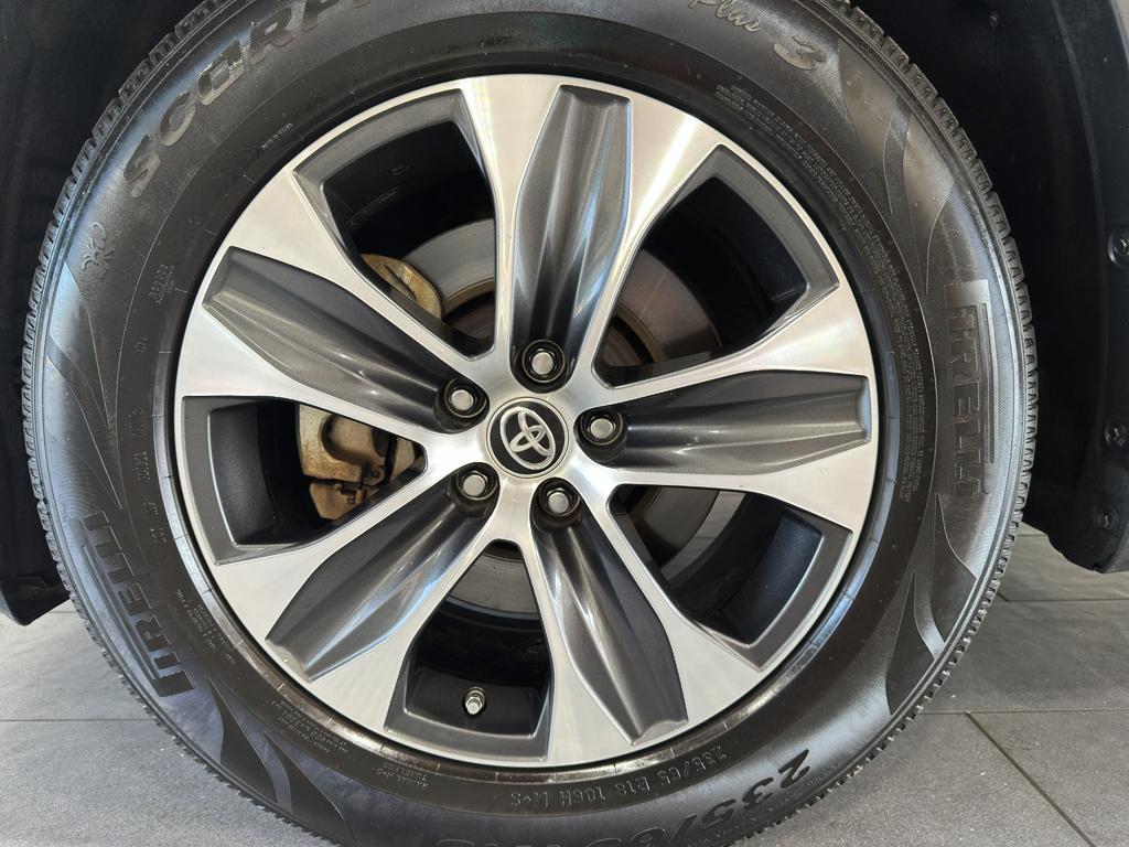 used 2021 Toyota Highlander Hybrid car, priced at $33,364