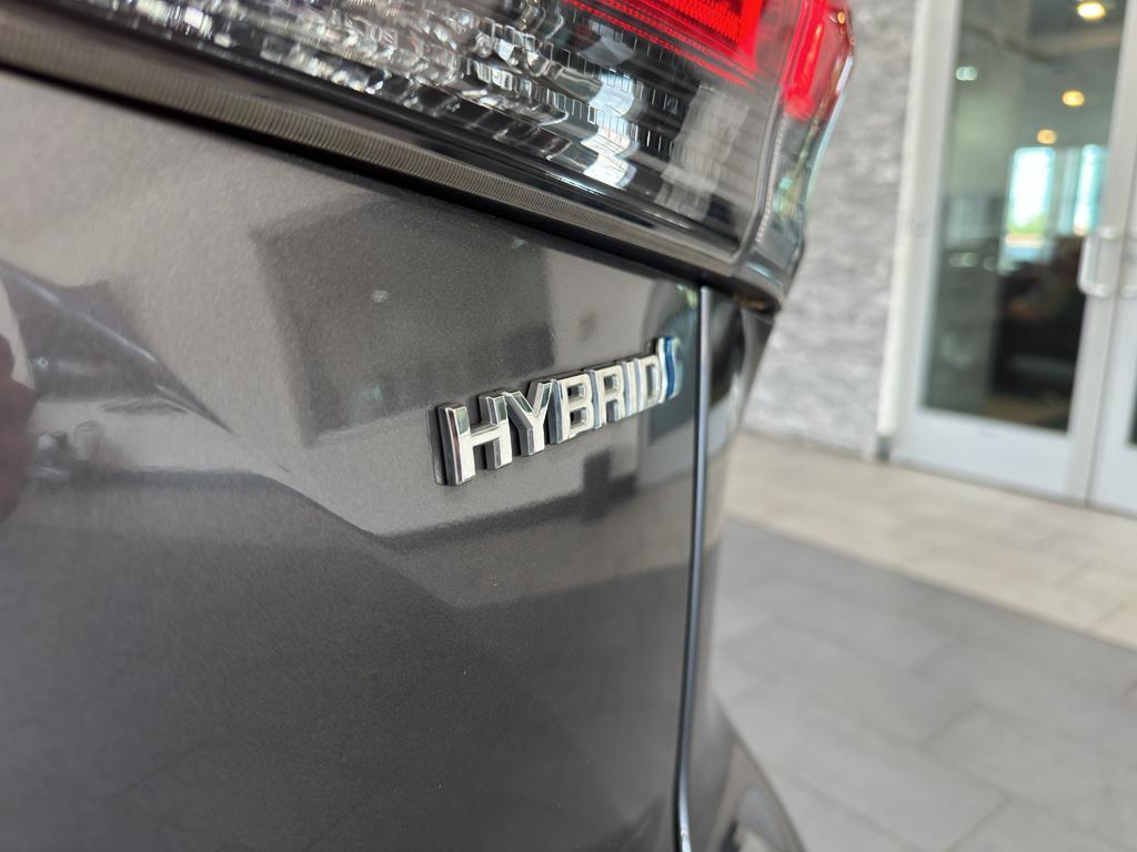 used 2021 Toyota Highlander Hybrid car, priced at $33,364
