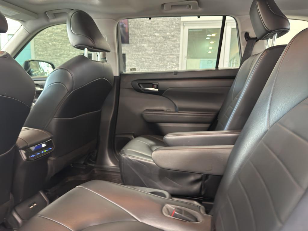 used 2021 Toyota Highlander Hybrid car, priced at $33,364
