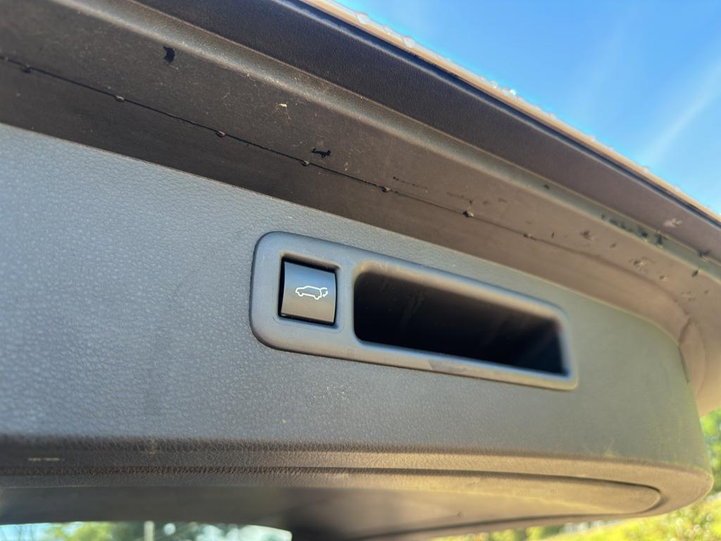 used 2023 Toyota Highlander car, priced at $36,890