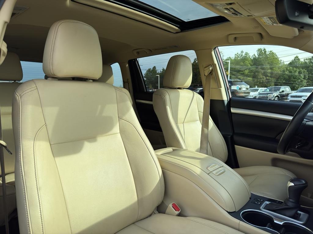 used 2019 Toyota Highlander Hybrid car, priced at $25,758