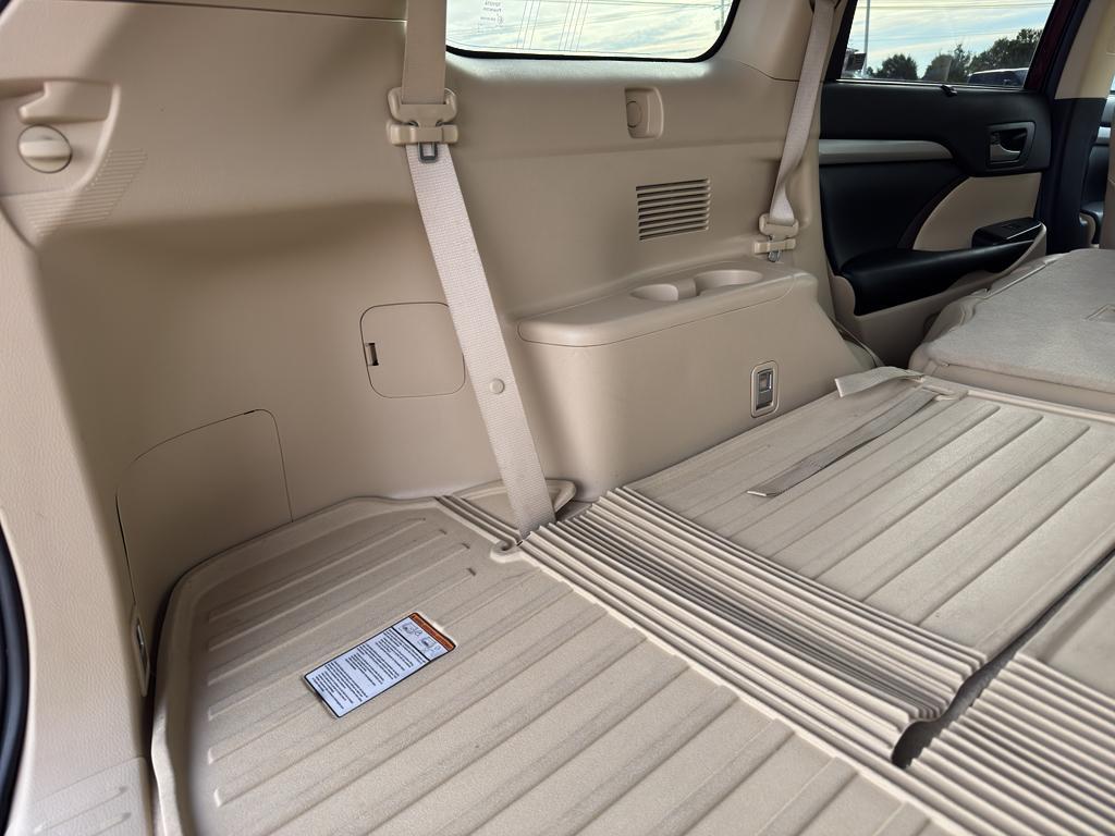 used 2019 Toyota Highlander Hybrid car, priced at $25,758