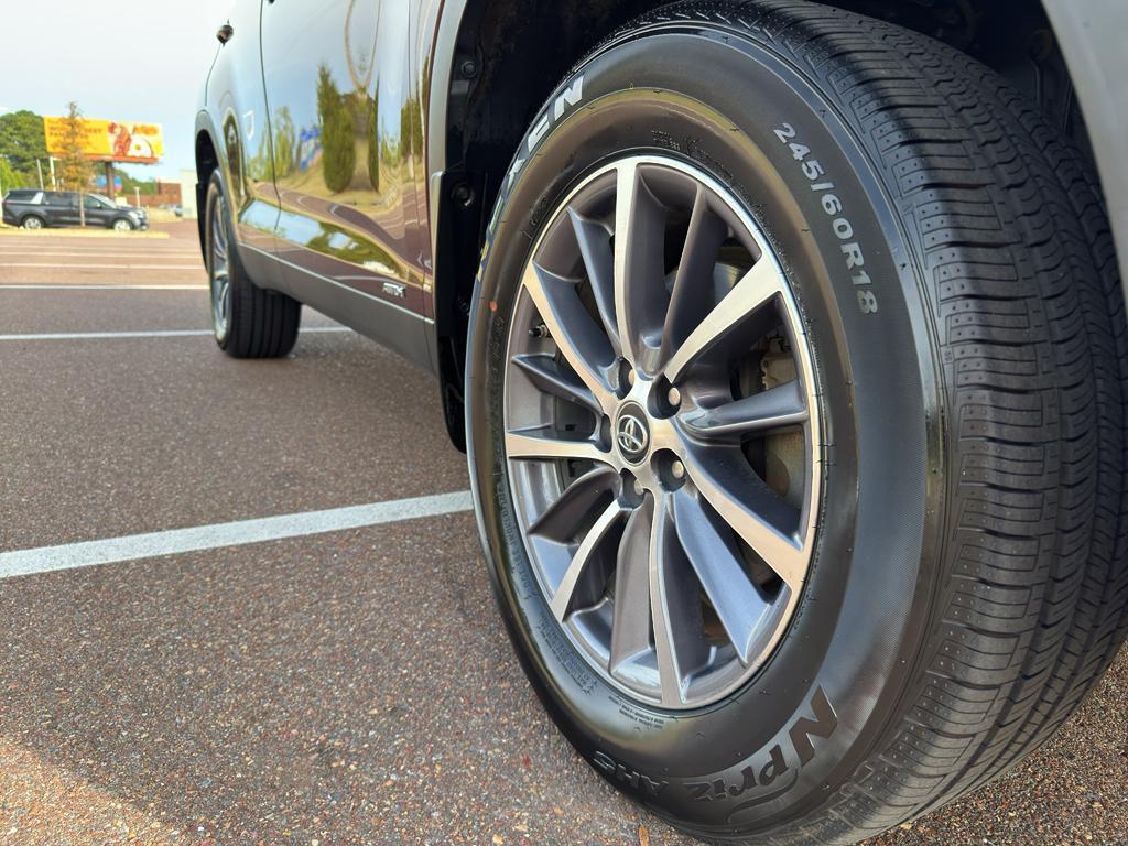 used 2019 Toyota Highlander Hybrid car, priced at $25,758