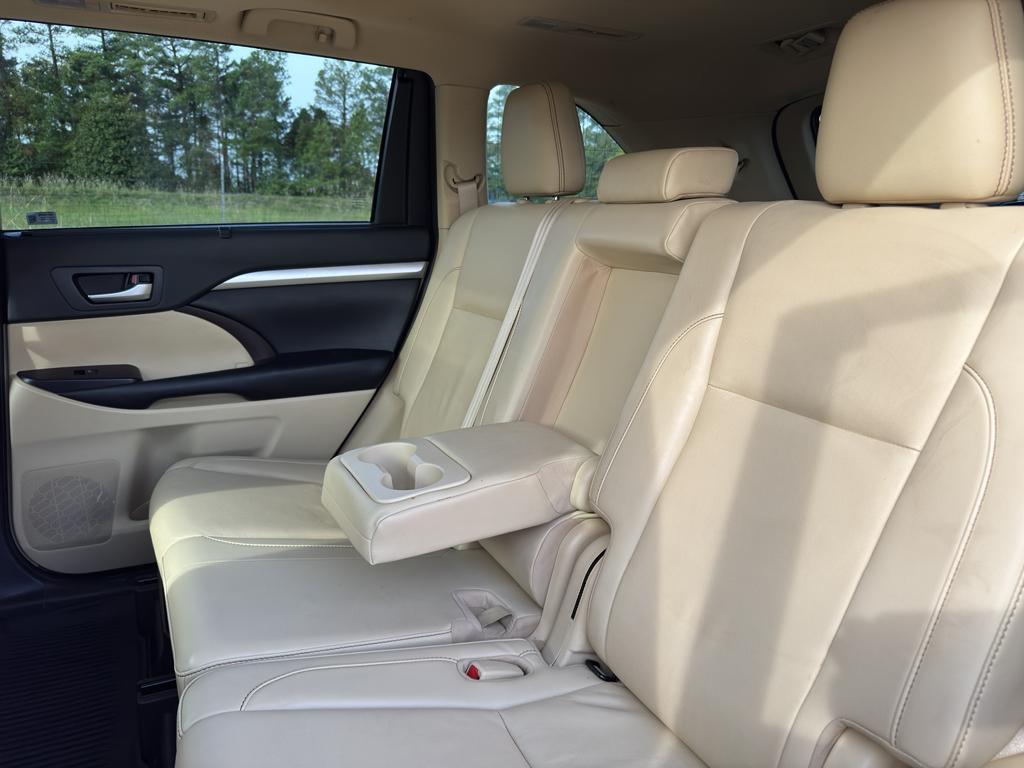 used 2019 Toyota Highlander Hybrid car, priced at $25,758