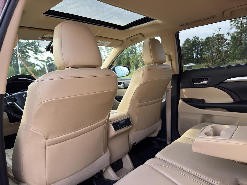 used 2019 Toyota Highlander Hybrid car, priced at $25,758