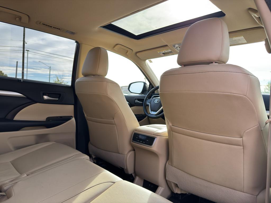 used 2019 Toyota Highlander Hybrid car, priced at $25,758