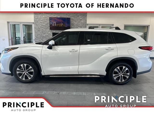 used 2022 Toyota Highlander car, priced at $36,656