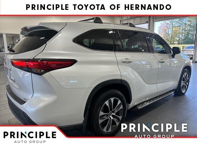 used 2022 Toyota Highlander car, priced at $36,656