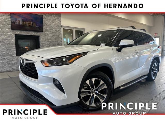 used 2022 Toyota Highlander car, priced at $36,656