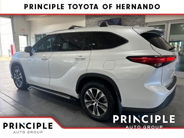 used 2022 Toyota Highlander car, priced at $36,656