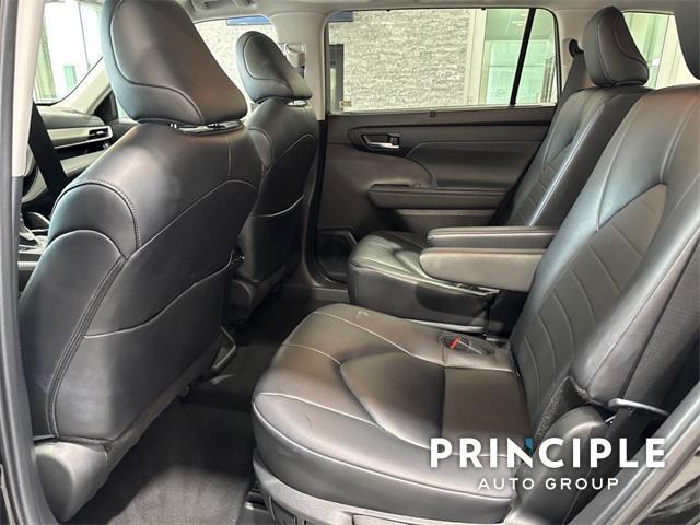 used 2024 Toyota Highlander car, priced at $42,999