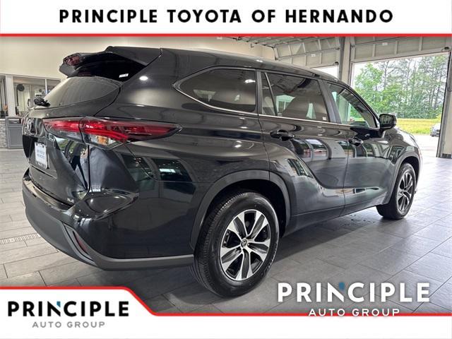 used 2024 Toyota Highlander car, priced at $42,999