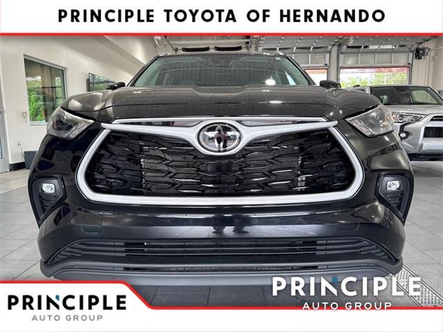 used 2024 Toyota Highlander car, priced at $42,999