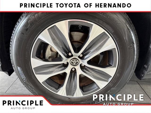 used 2024 Toyota Highlander car, priced at $42,999