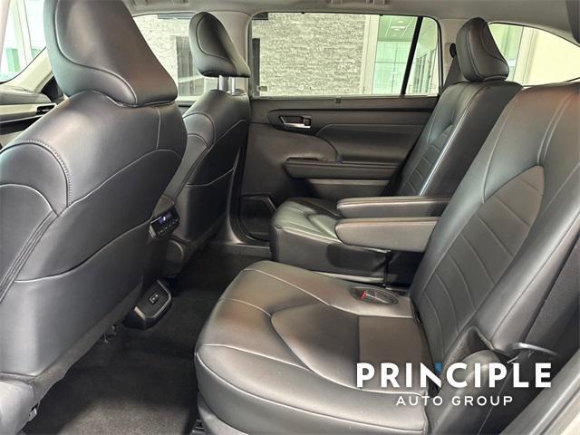 used 2024 Toyota Highlander car, priced at $40,910
