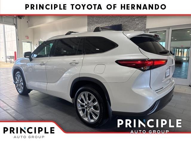 used 2021 Toyota Highlander car, priced at $38,000