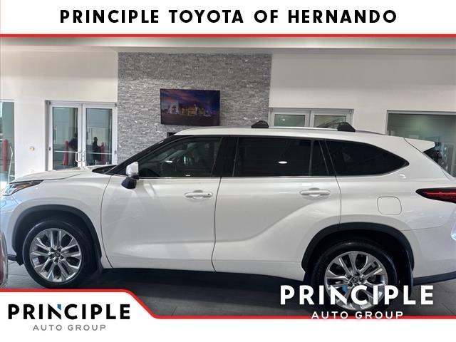 used 2021 Toyota Highlander car, priced at $38,000