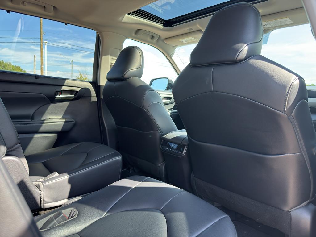 used 2021 Toyota Highlander car, priced at $31,894