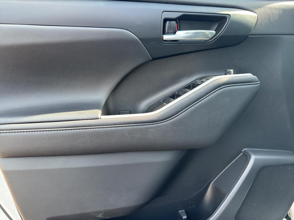 used 2021 Toyota Highlander car, priced at $31,894