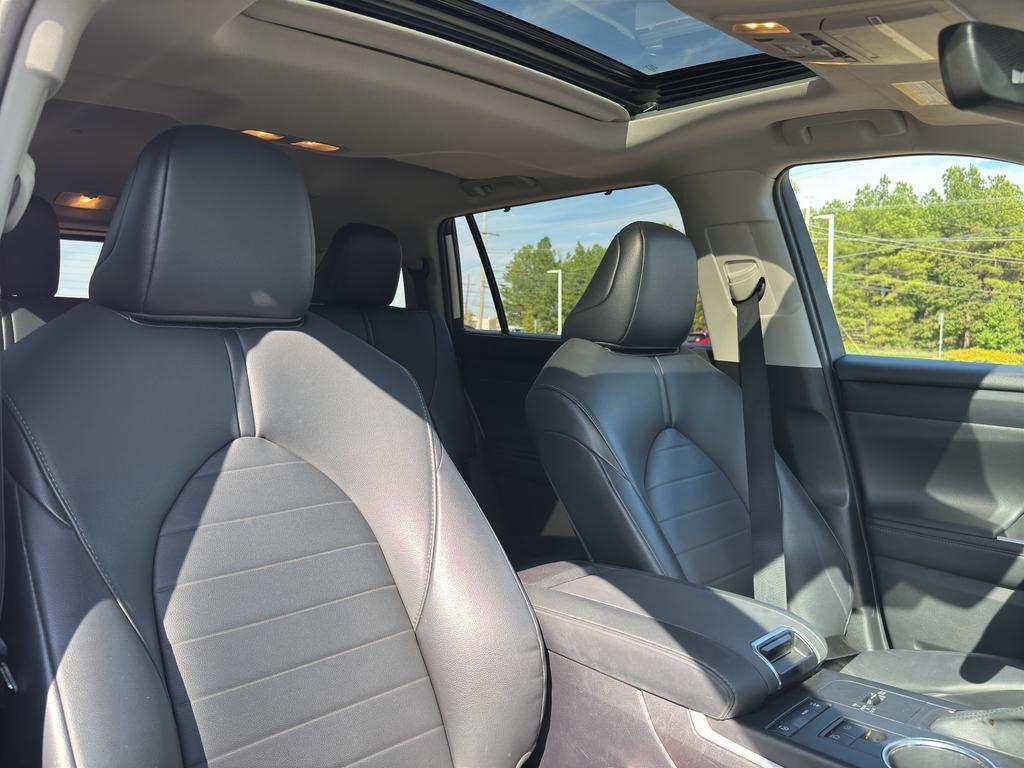 used 2021 Toyota Highlander car, priced at $31,894